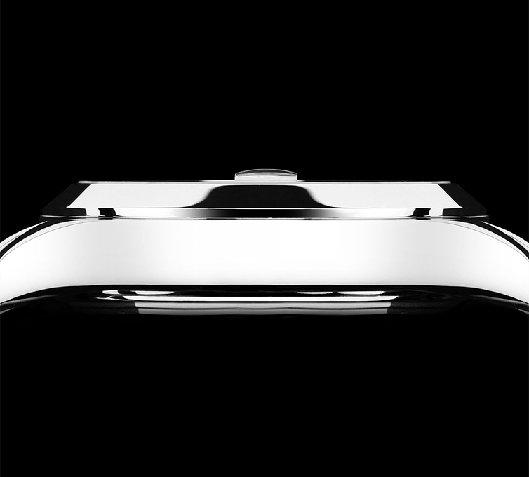 最高級ステレススティール素材「904L」を採用